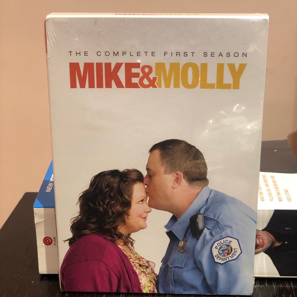 🎟BRAND NEW DVD Mike & Molly 1st season